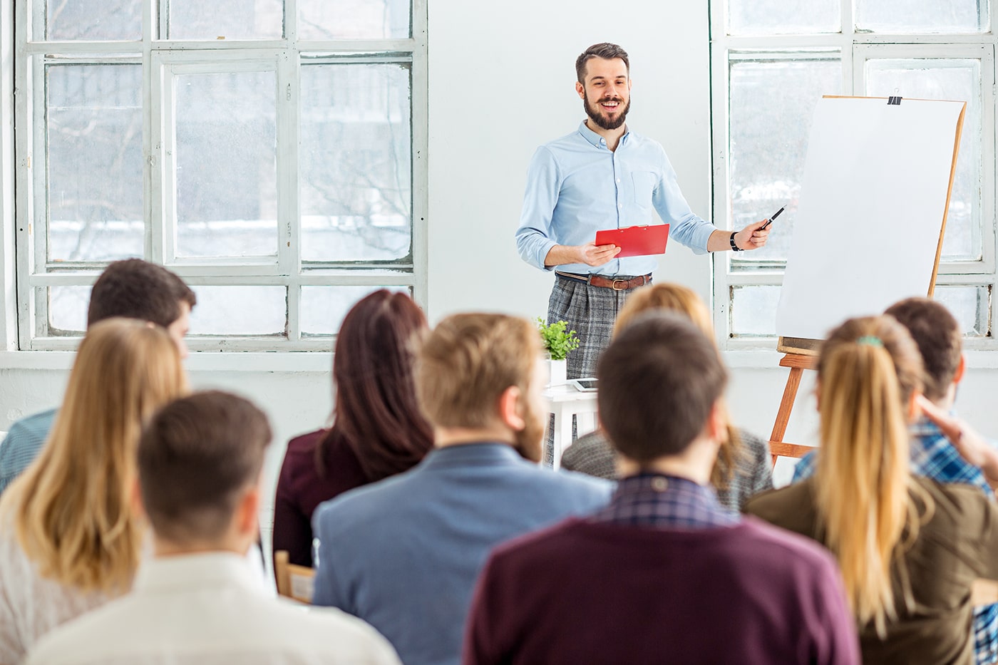 speaker-at-business-meeting-in-the-conference-hall-PKYTR89.jpg